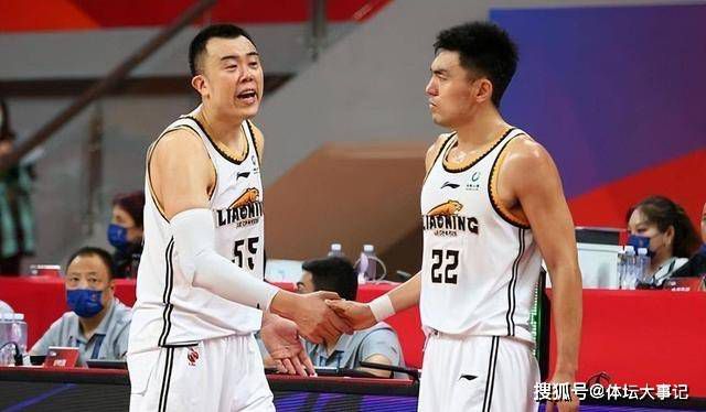 杨若晴抬起头来，看着他一脸的坚定。